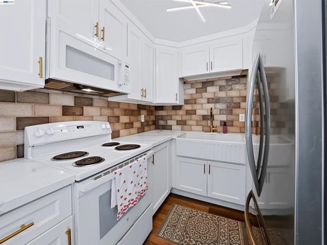 17198 Roberto St, Castro Valley, CA 94546