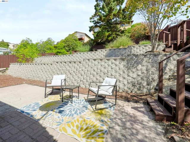 17198 Roberto St, Castro Valley, CA 94546