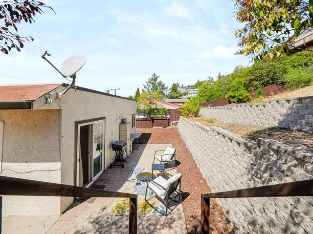 17198 Roberto St, Castro Valley, CA 94546