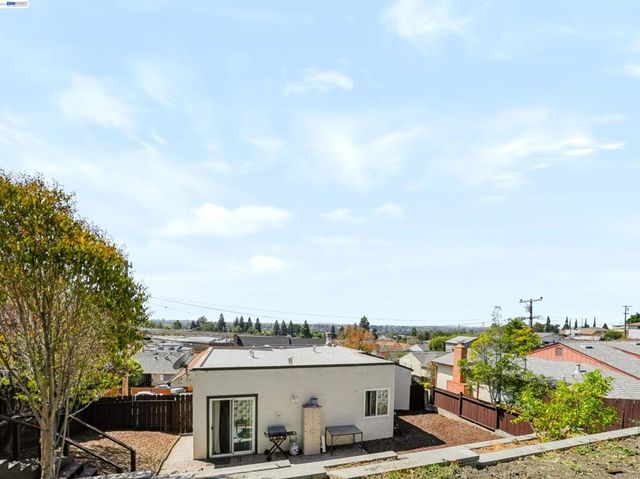 17198 Roberto St, Castro Valley, CA 94546