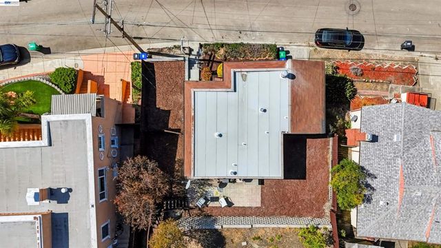 17198 Roberto St, Castro Valley, CA 94546