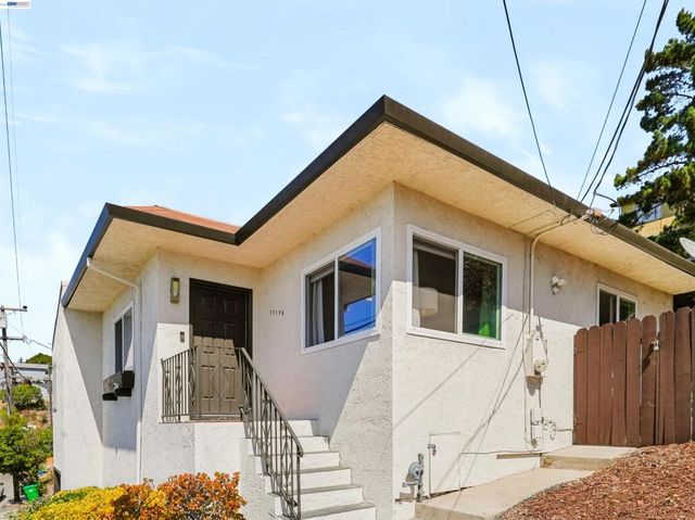 17198 Roberto St, Castro Valley, CA 94546