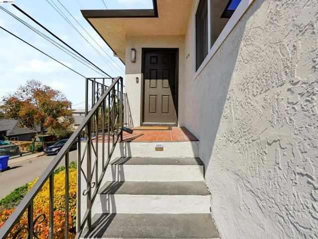 17198 Roberto St, Castro Valley, CA 94546
