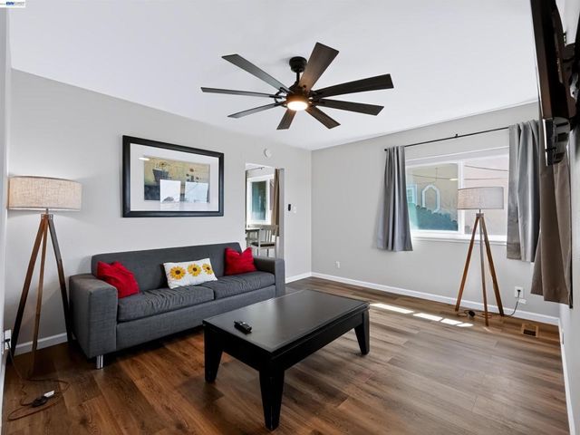 17198 Roberto St, Castro Valley, CA 94546