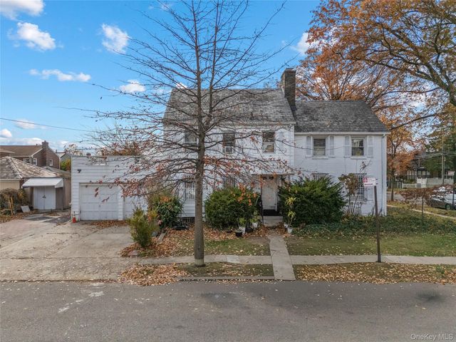 52-06 Bowne Street, Flushing, NY 11355