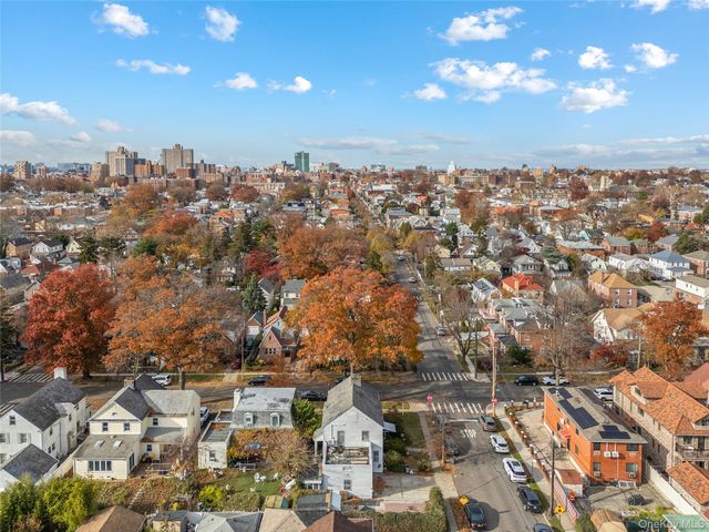 52-06 Bowne Street, Flushing, NY 11355