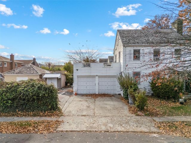 52-06 Bowne Street, Flushing, NY 11355