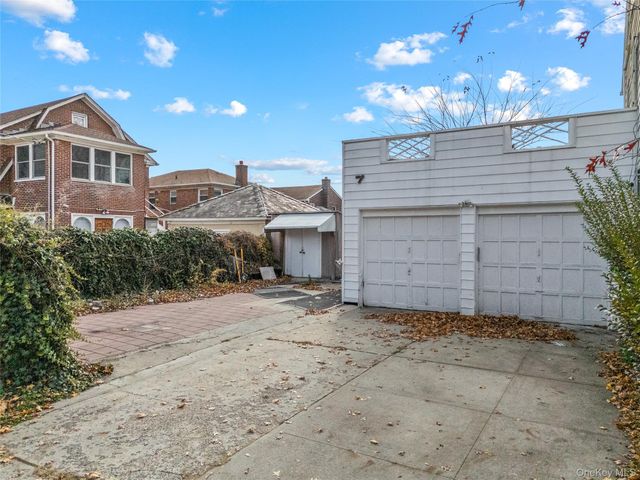 52-06 Bowne Street, Flushing, NY 11355