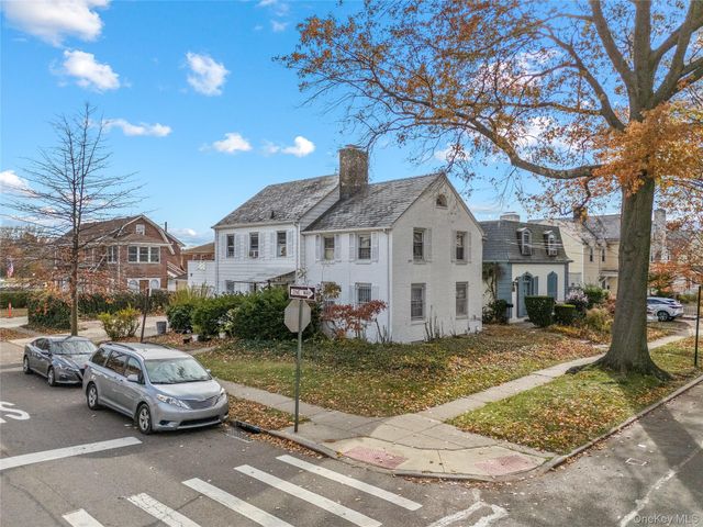 52-06 Bowne Street, Flushing, NY 11355