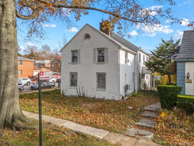 52-06 Bowne Street, Flushing, NY 11355