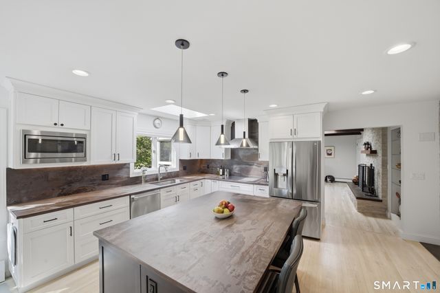 67 Wesgate Drive, Stamford, CT 06902