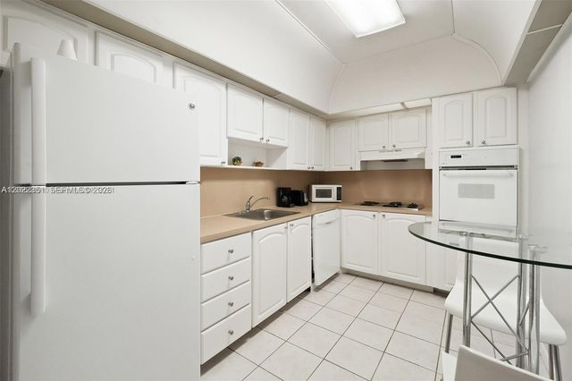 3801 S Ocean Dr 2Z, Hollywood, FL 33019