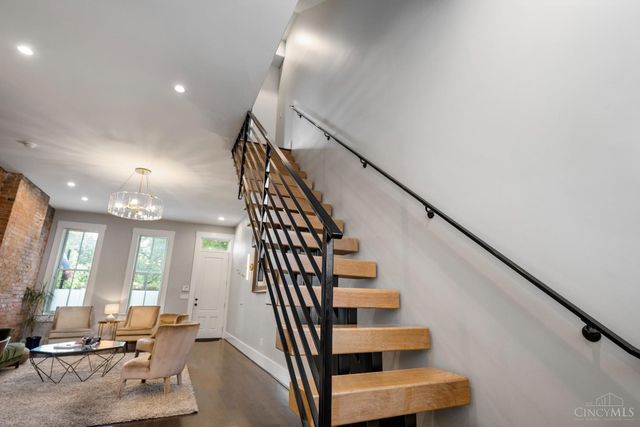 120 W Fourteenth Street, Cincinnati, OH 45202