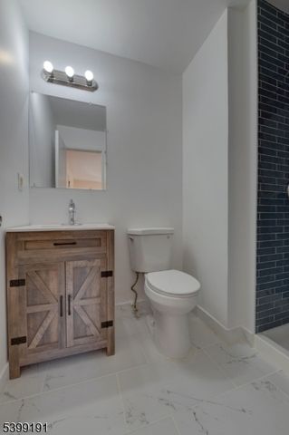 90 Dewey St, Bloomfield Twp., NJ 07003