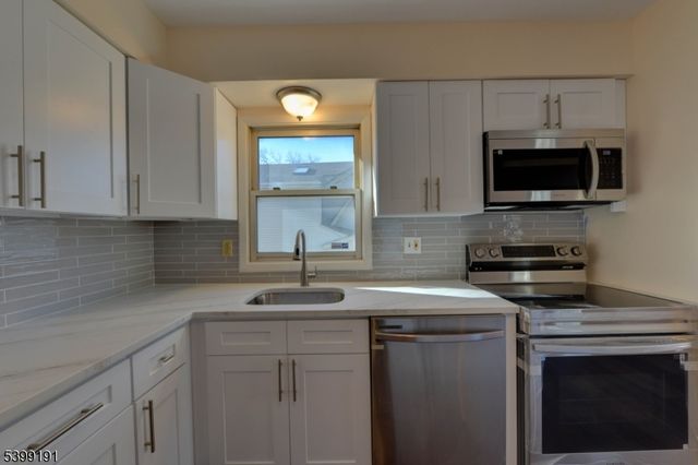 90 Dewey St, Bloomfield Twp., NJ 07003