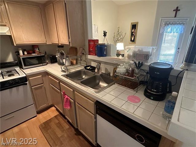 1830 North Pecos Road 230, Las Vegas, NV 89115