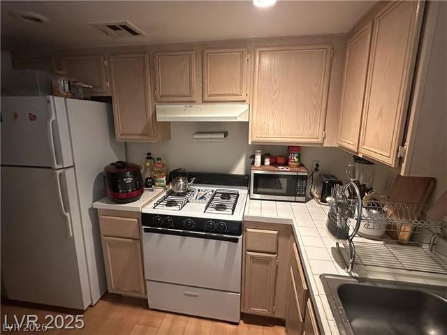 1830 North Pecos Road 230, Las Vegas, NV 89115