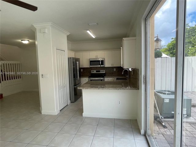 7020 NW 177th St B103, Hialeah, FL 33015