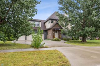 6028 Silverleaf Drive S, Fargo, ND 58104