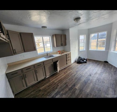 15646 Saratoga Avenue, Detroit, MI 48205
