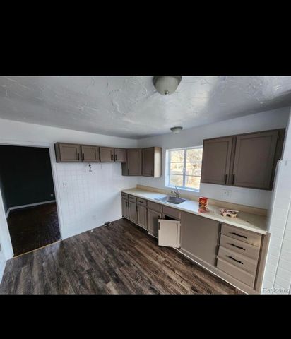 15646 Saratoga Avenue, Detroit, MI 48205