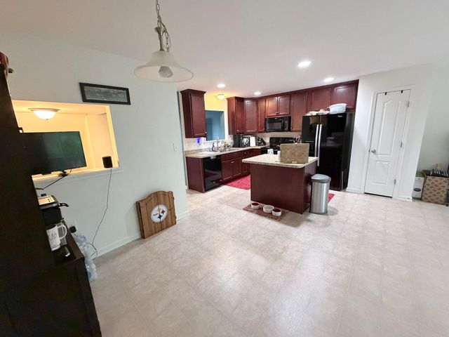 94 TEAKWOOD DR, Martinsburg, WV 25404