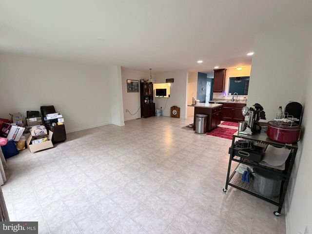 94 TEAKWOOD DR, Martinsburg, WV 25404