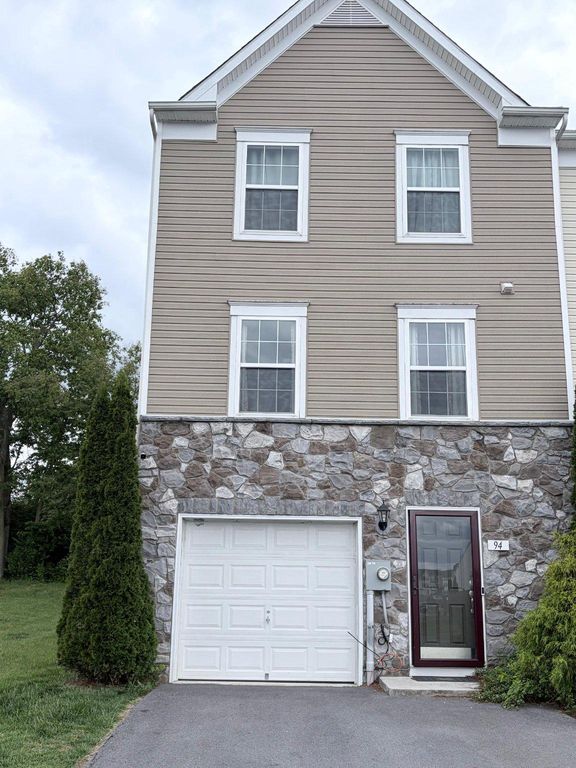 94 TEAKWOOD DR, Martinsburg, WV 25404