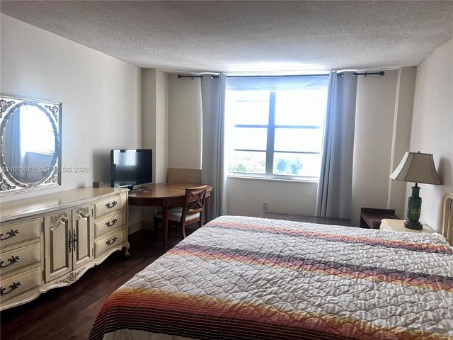 2801 NE 183rd St 507W, Aventura, FL 33160