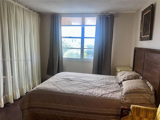 2801 NE 183rd St 507W, Aventura, FL 33160