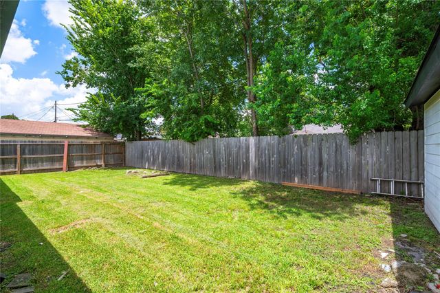 233 E Sunnyside Street, Houston, TX 77076