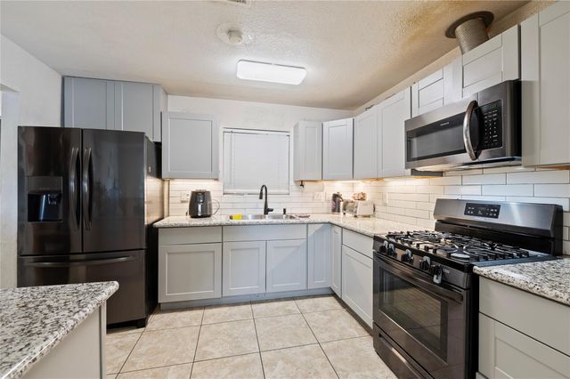 233 E Sunnyside Street, Houston, TX 77076
