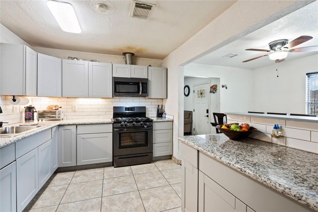 233 E Sunnyside Street, Houston, TX 77076