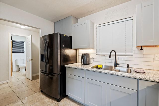 233 E Sunnyside Street, Houston, TX 77076