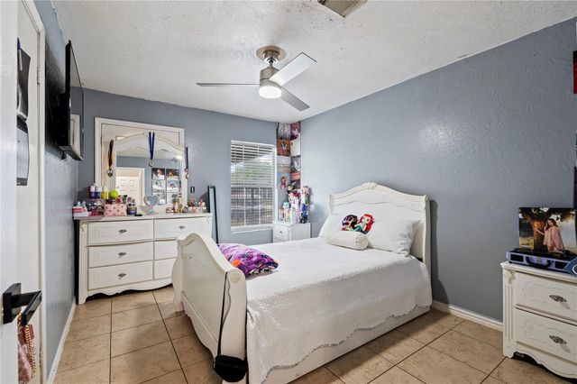 233 E Sunnyside Street, Houston, TX 77076