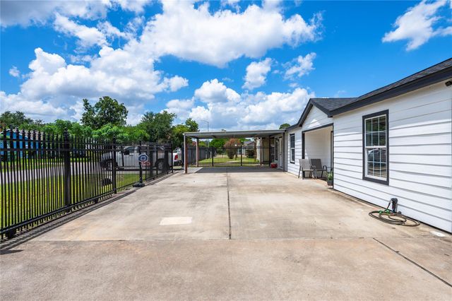 233 E Sunnyside Street, Houston, TX 77076