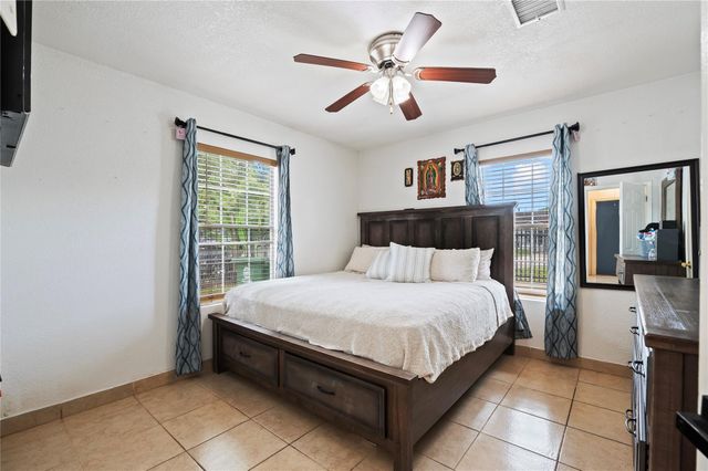 233 E Sunnyside Street, Houston, TX 77076