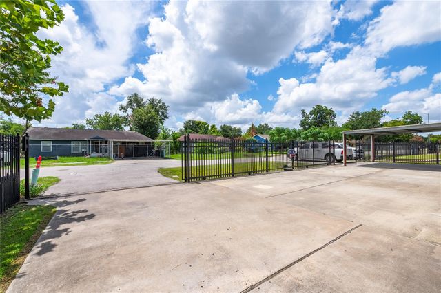 233 E Sunnyside Street, Houston, TX 77076