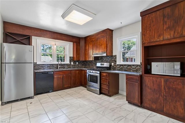 2213 Wildwood RD, Chesapeake, VA 23323
