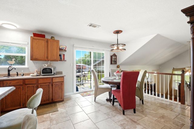 511 County Road 949e, Alvin, TX 77511