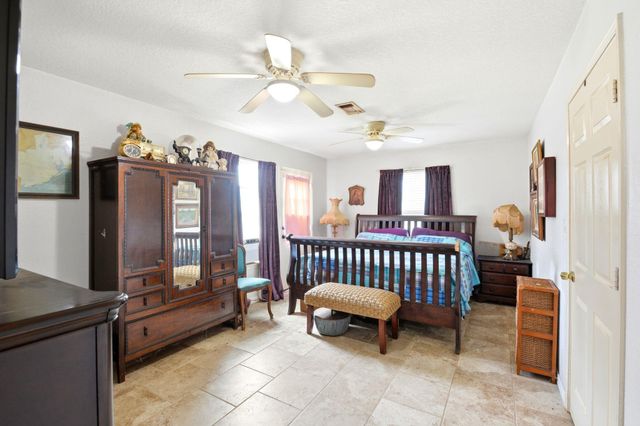 511 County Road 949e, Alvin, TX 77511
