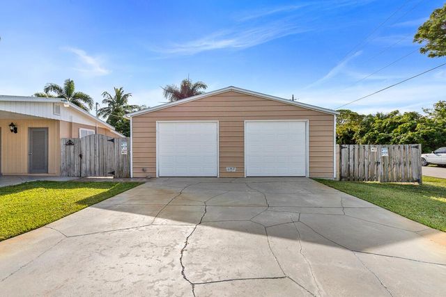 3194 SE Jefferson Street, Stuart, FL 34997