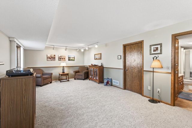 3510 Gershwin Avenue N, Oakdale, MN 55128