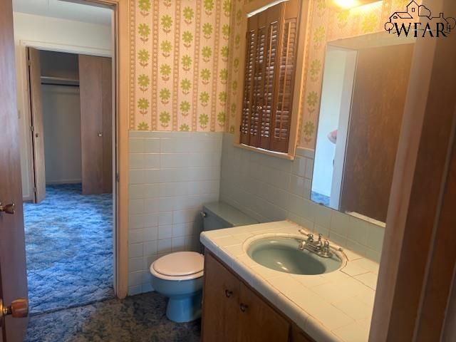 1004 E WICHITA STREET, Henrietta, TX 76365