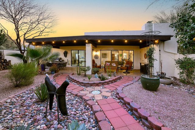 6847 E Calle Cerca, Tucson, AZ 85715