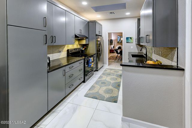 6847 E Calle Cerca, Tucson, AZ 85715