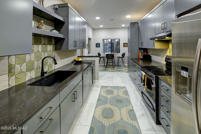 6847 E Calle Cerca, Tucson, AZ 85715