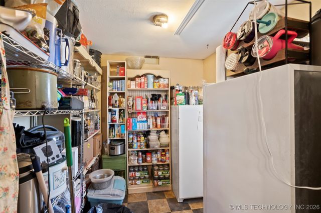 53076 S 690 Road, Colcord, OK 74338