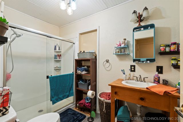 53076 S 690 Road, Colcord, OK 74338