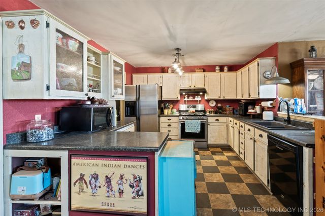 53076 S 690 Road, Colcord, OK 74338